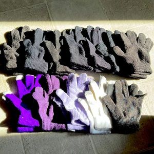 12 pairs of fitted gloves purple white black